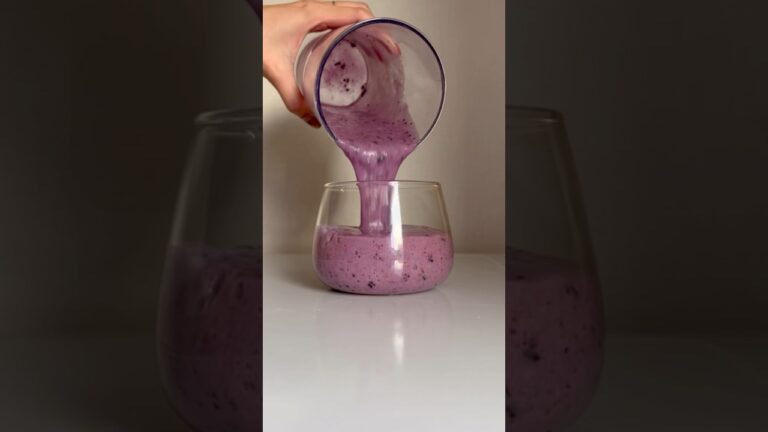 Banana blueberry smoothie #banana #blueberry #smoothie #バナナ#ブルーベリー＃スムージー#food #aieatsprotein