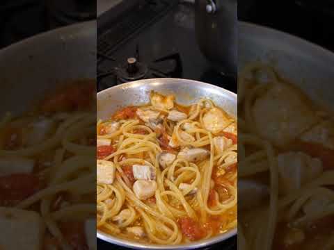 【安売りのあらを使って】ハマチの即席ラグーパスタ【Linguine con seriola】#shorts