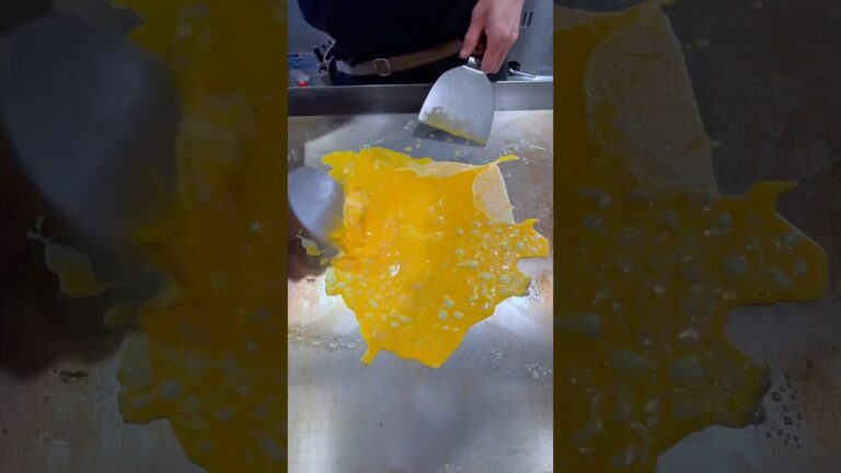 ぷるふわオムレツが乗った絶品お好み焼き🍳【自由が丘　BY THE WAY】#japanesefood #東京グルメ #オムライス