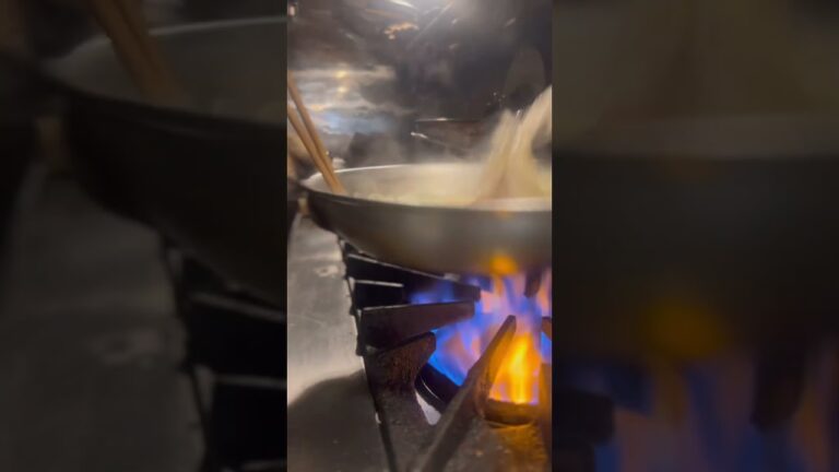 甘くて、柔らかい軽井沢のキャベツとベーコンのクリームパスタ。