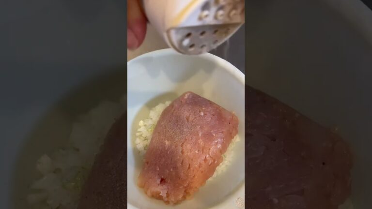 鶏ひき肉のエゴマの葉巻き #夫婦 #飯テロ #酒 #おっさん #つまみ #キャンプ飯