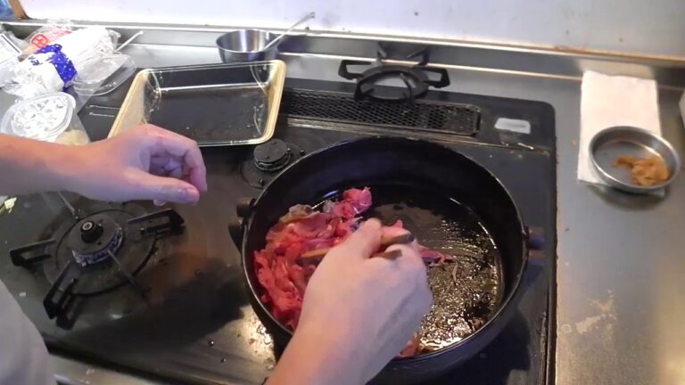 幸運な病のレシピ（ 764 ）夜：牛すき焼き鍋、砂肝・豚バラ串焼き（リンナイ赤外線グリラー 「R-3452-III」）、鮭白子のアヒージョ、カツオのたたき、鳥カツとじ