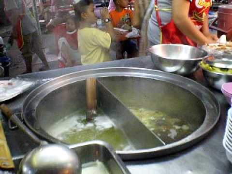 Thai street stall　"yen-ta-fo"　タイの麺屋台