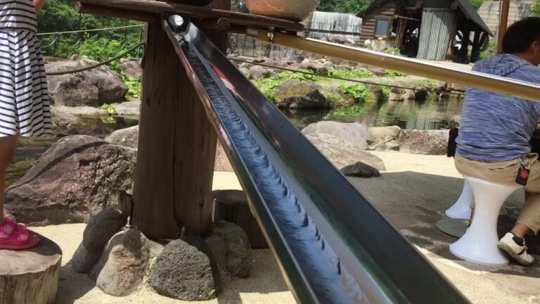 苗名滝、流しそうめん