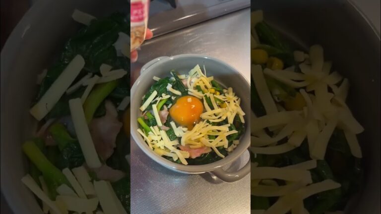 ＼朝ごはんに！／ほうれん草と卵のココット レシピはコメント欄に記載 #shorts