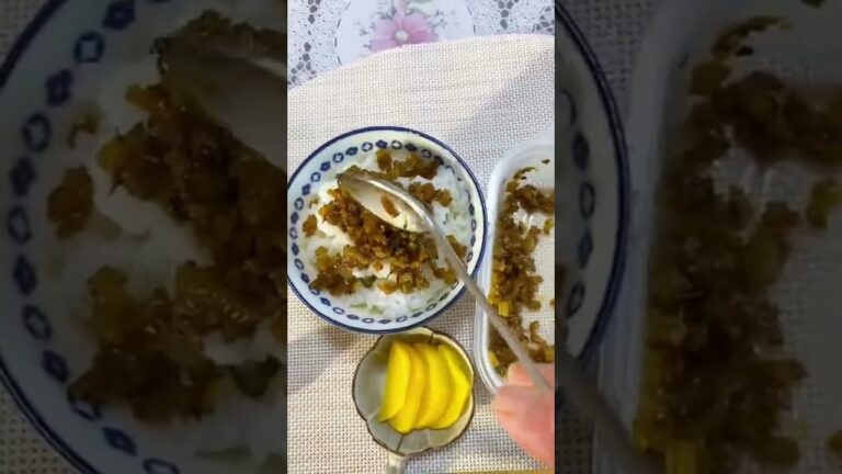 大根の葉を炒めて､ご飯にふり掛けて美味しいですよ❗️簡単です！❣️