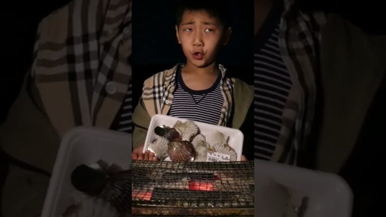 ホタテを炭火で焼いてバター醤油で食べる!!Grill scallops over charcoal and eat them with butter soy sauce!!