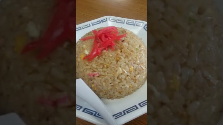 【喜んでいいのか？】チャーハン頼むと一品サービス😄……は、いいのだが、その一品が想定外だった😭……さすが田舎食堂 #shorts