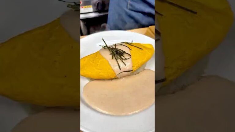 濃厚卵を使ったふわとろオムライス、明太クリームソースたっぷりで美味しい #神戸グルメ