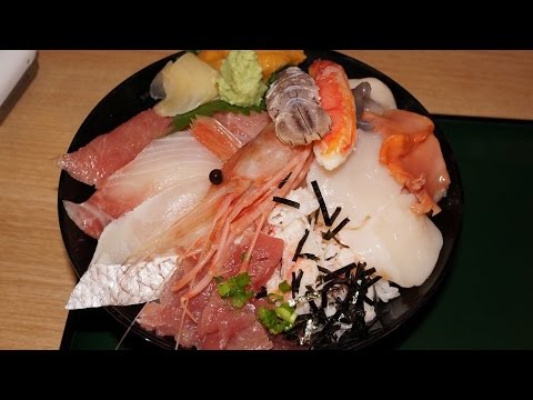 復興めし「閖上浜の心活　漁亭　浜や」の「海鮮ちらし」Chirashi-sushi topped with various Sashimi seafood.