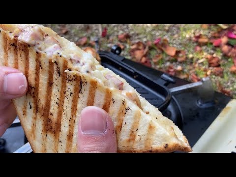【キャンプ飯】ベーコンのハニーマスタードソース和えホットサンド