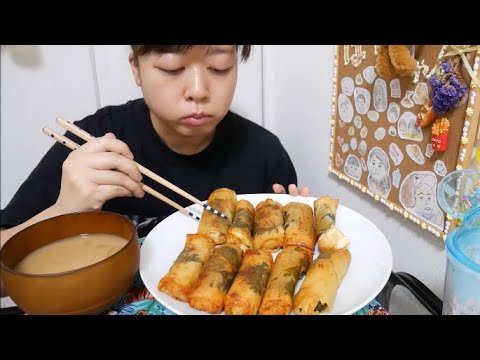【やはり旨すぎる】揚げたてパリッパリしそささみチーズ春巻きと玉ねぎの味噌汁【10本食べるよ】