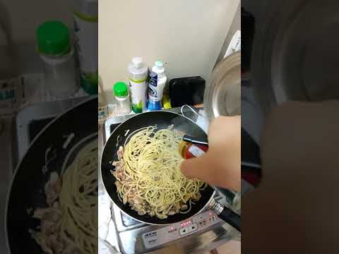 缶詰サーディンを入れて炒めるだけのパスタ