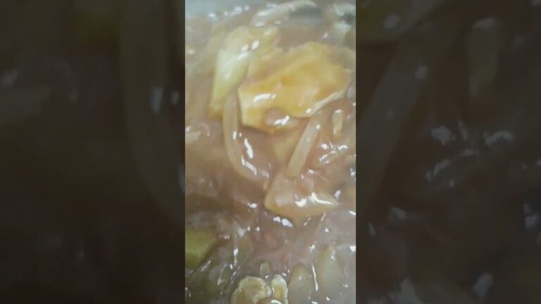 夏野菜たっぷり！トマト🍅ナスなど数種類の具を入れたオリジナル！カレー(^^)