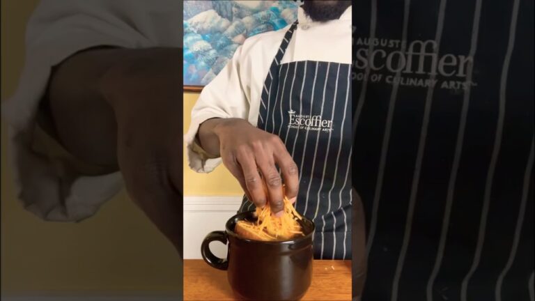 Vegan Cheddar French Onion Soup… Next Level Comfort! 🧅🧀 #cooking #food #recipe #foodie #soup