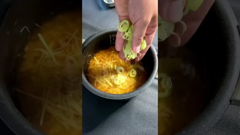 鮭の炊き込みご飯 #料理 #料理動画 #簡単レシピ #料理初心者 #料理好きな人と繋がりたい #料理男子 #簡単料理 #鮭 #炊き込みご飯