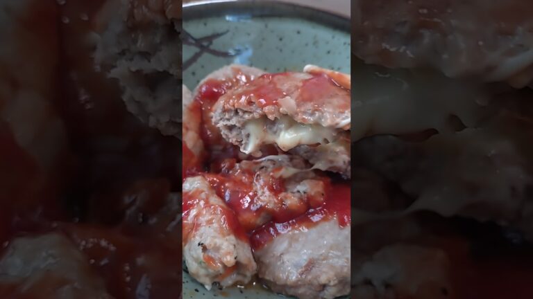 チーズハンバーグと鶏肉で野菜巻いたやつ　業務スーパー