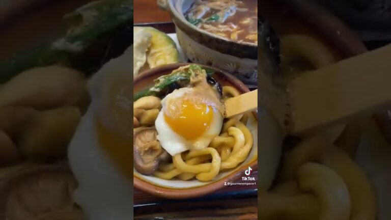 名古屋めし　味噌煮込みうどん