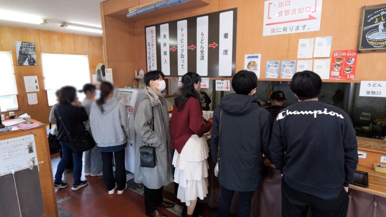 売り切れ次第終了！客を唸らせる本場香川の伝統うどんを守り続ける鉄人店主の一杯