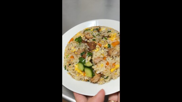 きゅうりがありますか？最近家は週3-4回お昼ご飯にします。 #かんたんレシピ #うちのごはん #friedrice#cơmchiên #AoDai#きゅうり#チャーハン#チャーシュー