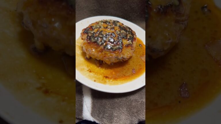 久しぶりにピーマンの肉詰め作ったら美味すぎた。余ったタネで作ったハンバーグもかなり美味