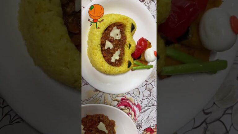 ハロウィンキーマカレーを作りました🎃　#ハロウィン#キーマカレー#豚肉#人参#ピーマン#玉葱#の卵#チーズ#アスパラ#ターメリックライス#栄養#漢方#薬膳#料理