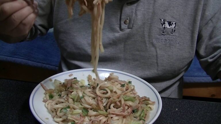 ［一人deごはん］野菜た～っぷり！五目焼きうどん。これが旨いんだな～！