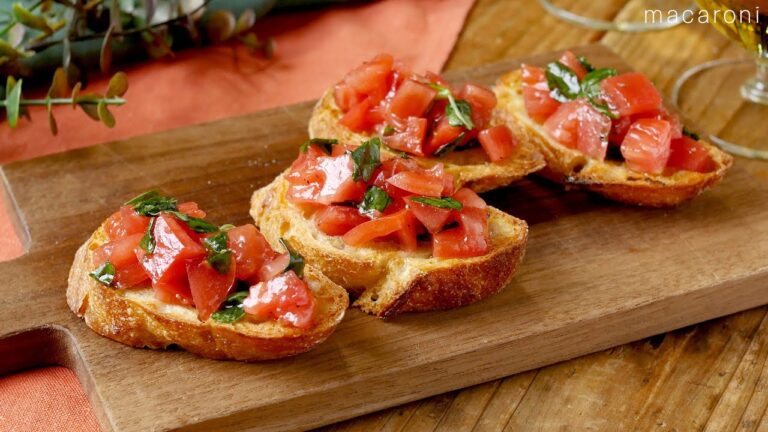 【トマトのブルスケッタ】混ぜてパンに乗せるだけ！食卓が華やかに♪