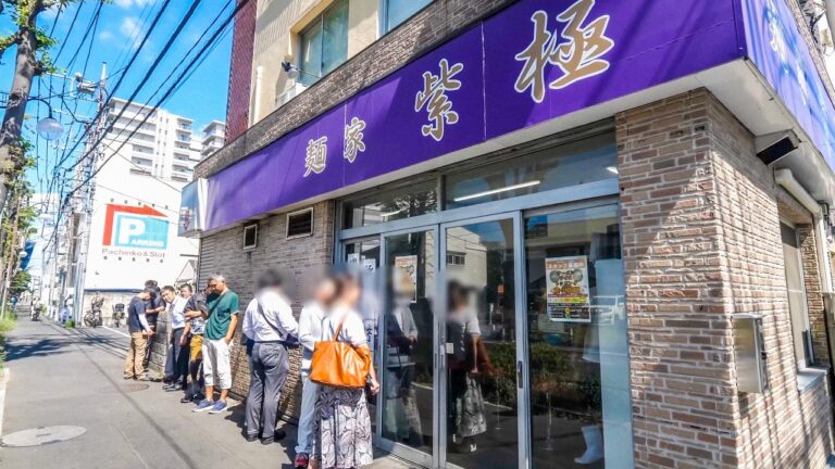 爆食いアニキのお腹を満たす開店すぐに満席になる埼玉屈指の家系ラーメン店