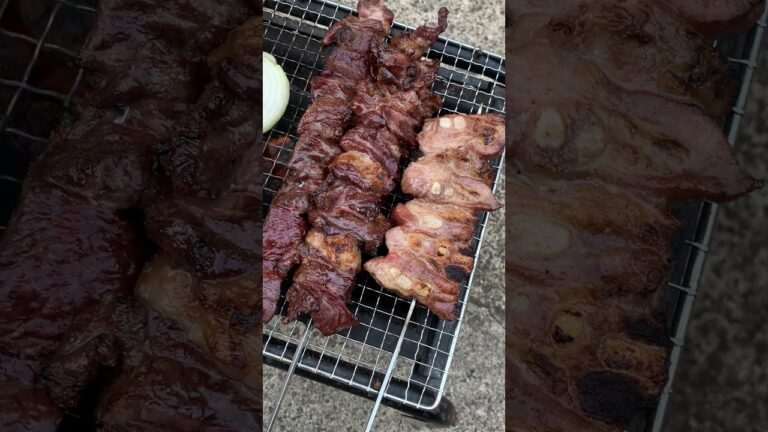 SOLO BBQ　北海道産牛肩ロース串と豚軟骨