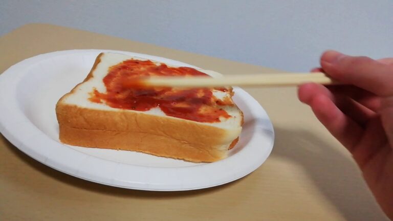 マルゲリータ風ピザパン作り　ひきこもりの昨日の夜ご飯