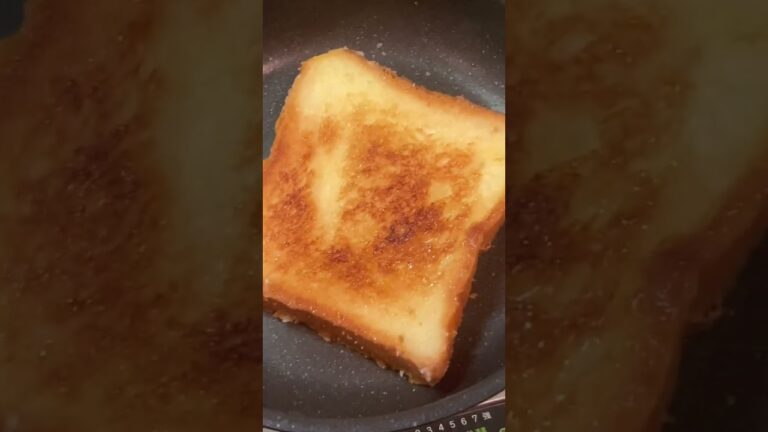 フライパン一つでシュガートースト作ってみたけど、熱々をかじったら歯もコーティングされました #shorts