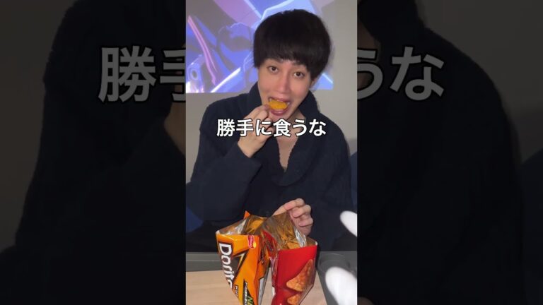 親友にベッドの上で深夜飯作って食べさせてみたww