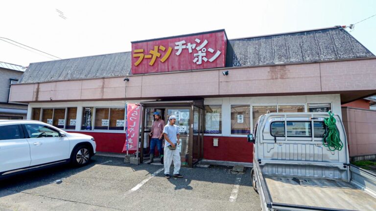 ガツ盛り爆食い！働く男たちを支える激渋ドライブインに兄貴が吸い込まれる