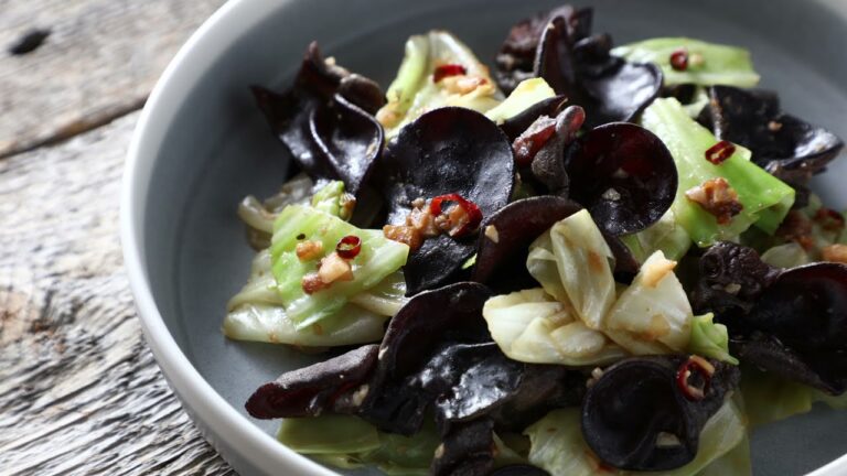 キクラゲとキャベツのペペロンチーノ風｜加工食品ちょっとアレンジメニュー