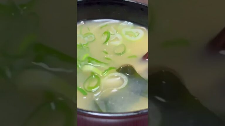 しめじとワカメで味噌汁 #料理 #おうちごはん #味噌汁レシピ