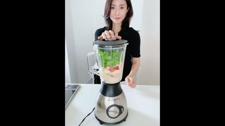 デトックスグリーンスムージーの作り方！効果を最大限に得るには、野菜と果物をミキサーに入れる順番、水分量も大切。