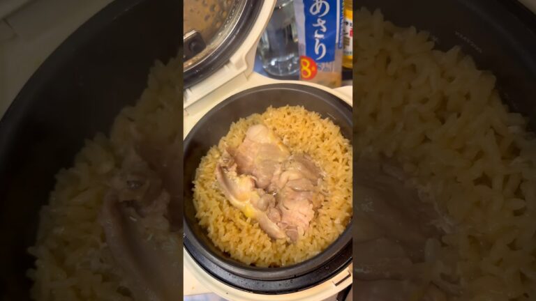 炊飯器に入れるだけ /  鶏ももバター醤油ご飯 ↓↓↓ レシピの詳細はコメントから #レシピ #簡単レシピ #炊飯器レシピ
