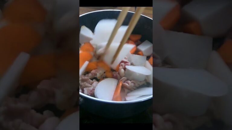 12/7comingsoon  #料理 #里芋#大根#人参#豚汁 #cooking#動画予告