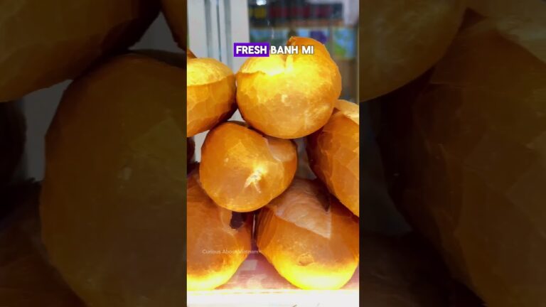 Dạnang’s Most Incredible Crispy Pork Belly Banh Mi Sandwich | Vietnam Street Food Eating Tips