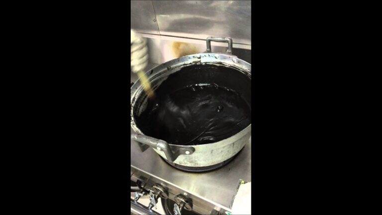 大人気の逸品！湯本舘名物黒胡麻豆腐の固まる前。 【新潟の料理がおいしい宿　五頭今板温泉｜湯本舘】