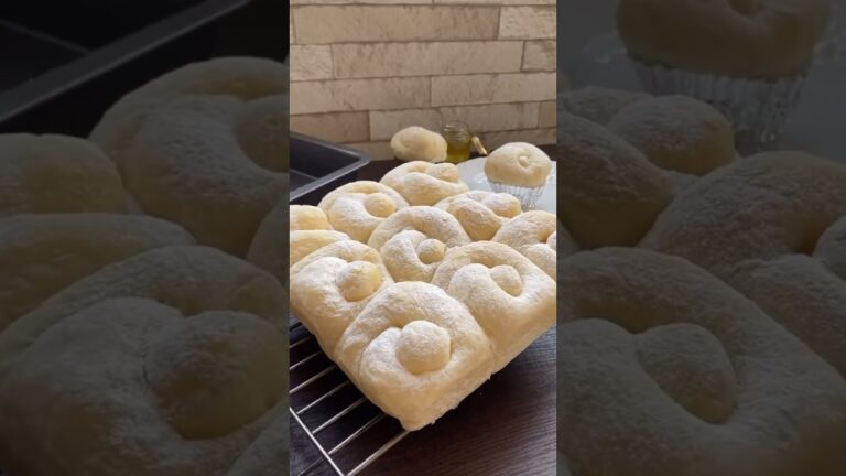 朝ごはんにはちみつとミルクのちぎりパンを焼きました🍯