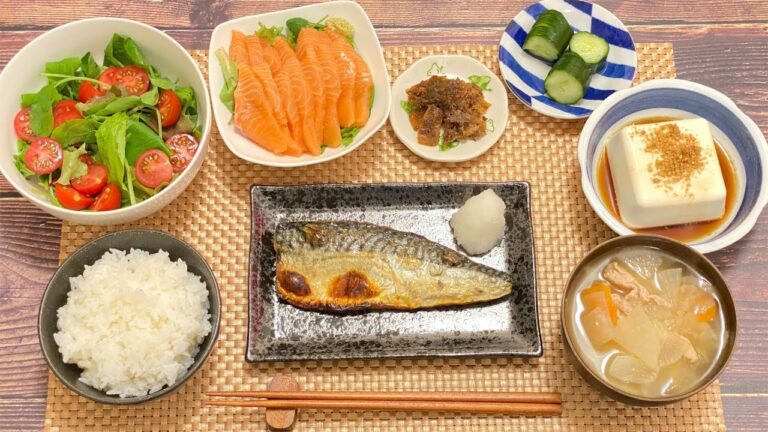 【豚汁】魚の和定食の作り方〜塩鯖・豚汁・サーモンのお刺身・牛肉しぐれ・サラダ・きゅうりの酢漬け・冷奴〜 Japanese fish set menu with pork miso soup