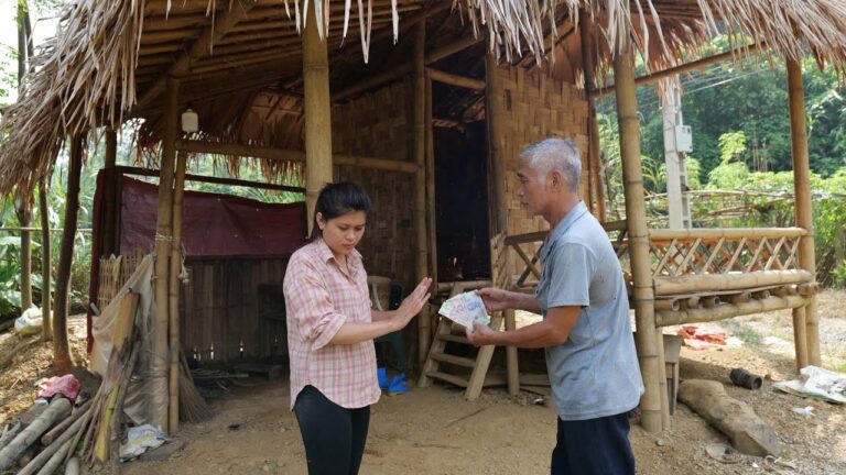 A Heart of Gold: Rich Old Man Helps Single Mother Overcome Adversity to a New Life