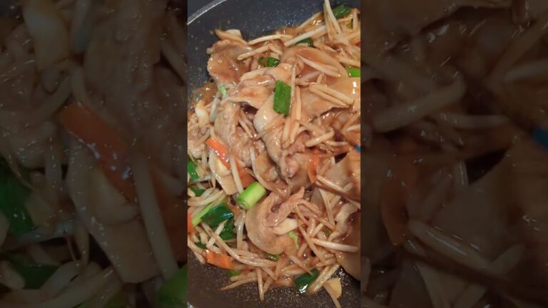 ラーメンスープの素を炒め物にぶち込んで作る豚骨もやし炒めのメイキング映像