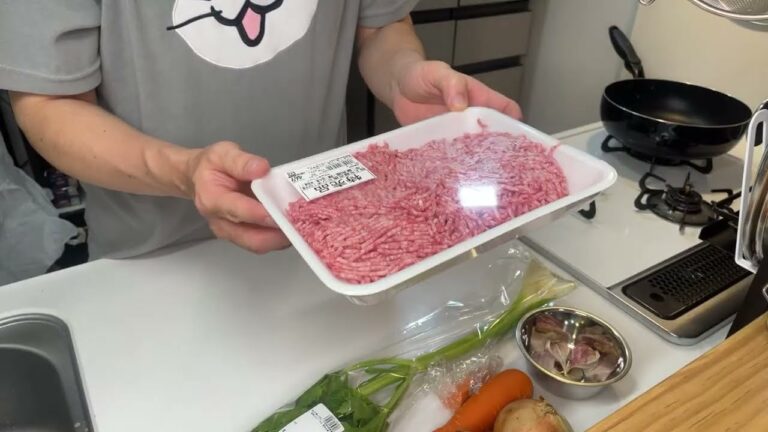 【おじ飯】明日の晩御飯になるミートソースを仕込むおじさん【ライブ配信】