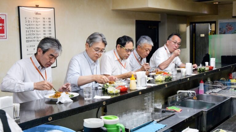 男心を揺さぶる王道欧風カレー！大阪で働く男たちを支える家族経営カレー店丨Best Curry Shop in Osaka