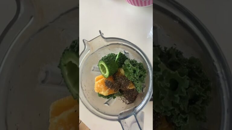 スムージーを日課にしましょ♡今日のスムージー、ゴーヤー、みかん、ケール、バナナ、チアシード❤︎チアシードは毎日大1取るとアラヒィフ女子にはおすすめです♡#shorts