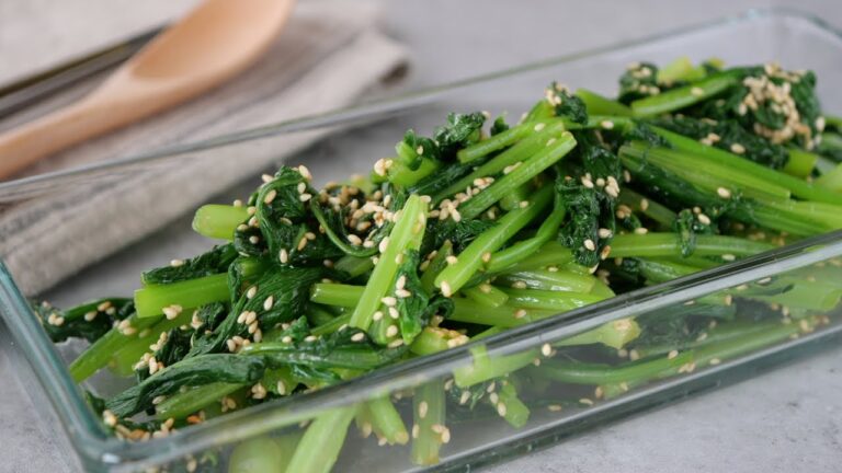 【おかずはこんなんでいい♡しゃきしゃき小松菜ナムル】「さっと茹でてさっと和えるだけ♪」野菜って美味しいなぁそんなおかず。「まるめし」 | komatsuna Namul Side Dish