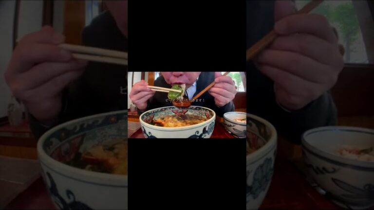 [ #Shorts ]手打ち蕎麦屋で海老天ぷらそばとかき揚げ天丼[咀嚼音 飯テロ 外食 動画]食べるオヤジJapan